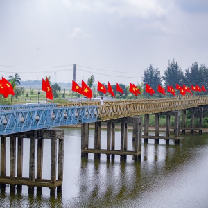 HIen Luong Bridge